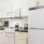 Cozy 1Br Pad, Prime Les Location!