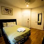 Midtown Two Bedroom Apartment - Central Park