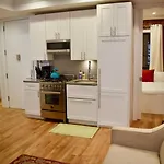 Kips Bay Apartment Sleeps 6 Air Con Wifi