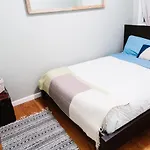 Stylish, Comfortable 3 Bdr In Trendy Williamsburg