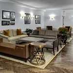 Wales Hotel