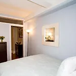 Perfect 3 Bedroom Midtown East, Doorman Apt