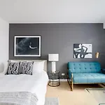Modern Midtown East Suites By Sonder