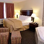 Travelodge By Wyndham Queens Hotel 3*
