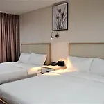 Lic Plaza Hotel