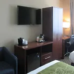 Comfort & Near Jfk Air Train Hotel 3*