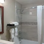Hotel Comfort & Near Jfk Air Train 3*