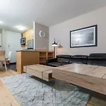 Cozy 2 Bedrooms Apartment By Central Park
