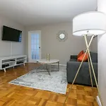 Stunning 1 Bed 1 Bath In Full Service Building
