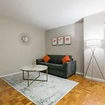 Stunning 1 Bed 1 Bath In Full Service Building
