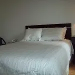 Metro Apartment *