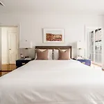 Glamorous 4 Bedroom/3 Bath Duplex In Murray Hill