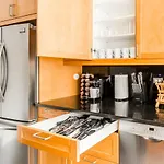 New Glamorous 4 Bedroom/3 Ba Duplex In Murray Hill