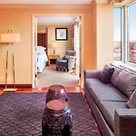 Sheraton Laguardia East Hotel 3*