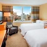 Sheraton Laguardia East Hotel 3*