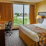 Elmhurst Hotel 3*