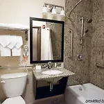 Travelodge By Wyndham Queens