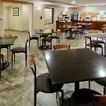 Country & By Radisson, Staten Island 3*