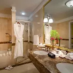 Avalon Hotel