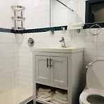 Hotel 837 2*