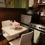 Hamilton's Hideaway Apartment *