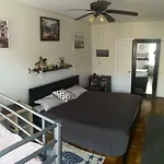 Spacious Private Room By The Ocean On Brighton Beach