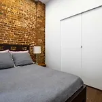 Luxury 2 Bdrm Grand Central Sleeps 5