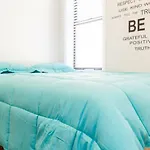 Charming, Fully Renovated Studio In Heart Of Manhattan