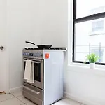 Sunny Private Bedroom In Uptown Manhattan