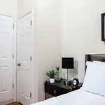 Sunny Private Bedroom In Uptown Manhattan