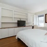 Amazing Townhouse Experience With Private Garden