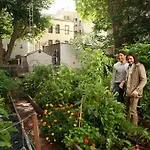 Garden House 2 Subway Stops From Midtown Manhattan