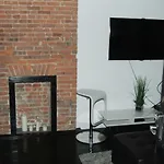 Plush Spacious 1 Bedroom Williamsburg Apartment
