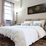 Beautiful 3Br Apartment In A Peaceful Diverse Neighborhood