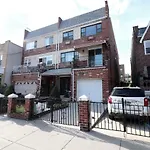 Great Astoria Apartment - 10 Min To Manhattan And Lga - Sleeps 4!