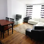 Great Astoria Apartment - 10 Min To Manhattan And Lga - Sleeps 4!