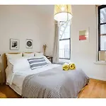 Charm Apt In Lower East Side, Walking Everywhere