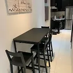 Cozy 3 Bedroom Walking Distance To Central Park