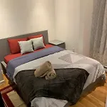 Cozy 3 Bedroom Walking Distance To Central Park