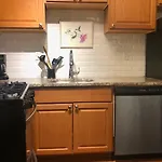 Large Comfortable Home 2 Blocks From Times Square