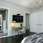 Fifth Avenue Ultra Luxurious Large 3 Bedroom - Domenico Vacca Building - Gym /Doorman/Elevator