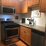 Large Comfortable Home 2 Blocks From Times Square