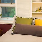 Designed Apt With Balcony In Midtown East
