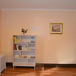 Comfy Rooms With Free Wifi & Laundry Near Jfk Airport J, E, Airport Train