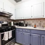Love Your Stay! Comfy For Up To 4 Guests!