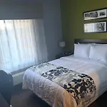 Cresthaven Jamaica-jfk Hotel 2*