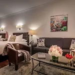 Avalon Hotel 4*