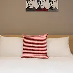The Pop! Art Penthouse: Safe/Quiet/Family-Friendly