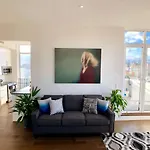 Penthouse W/ Private Hot Tub & Terrace + King Bed