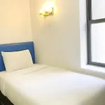 Hotel 837 2*